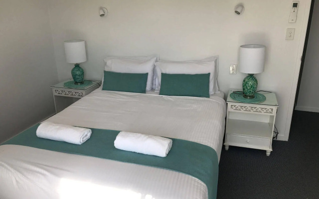 Glen Eden Beach Resort