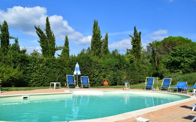 Restful Farmhouse with Pool near Forest in Vinci