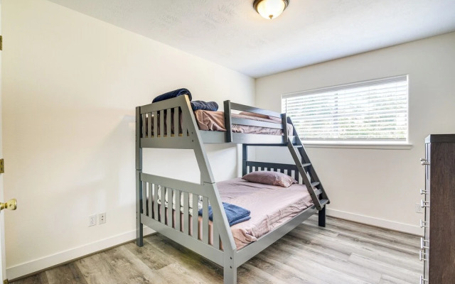 Walk to Beach: Galveston Getaway w/ Deck!