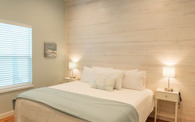 Turquoise Treehouse 2 Bedroom Home