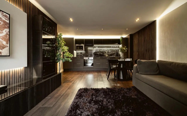 The Acacia, Luxury with Private Balcony + Parking