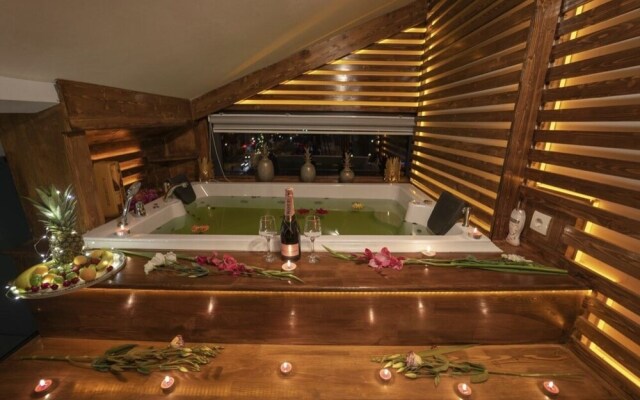 Seckinler Suit Apart