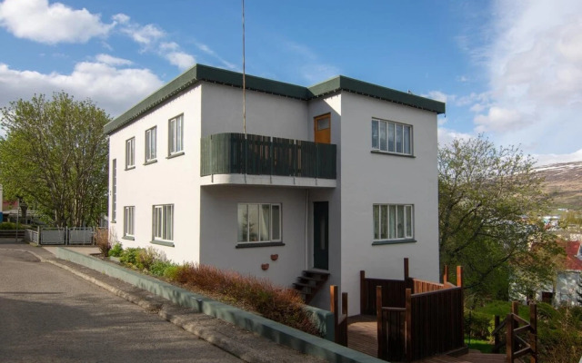 Bjarmó Guesthouse