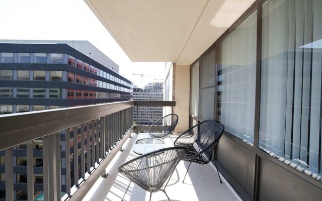 Stylish & Fantastic apt in Crystal City