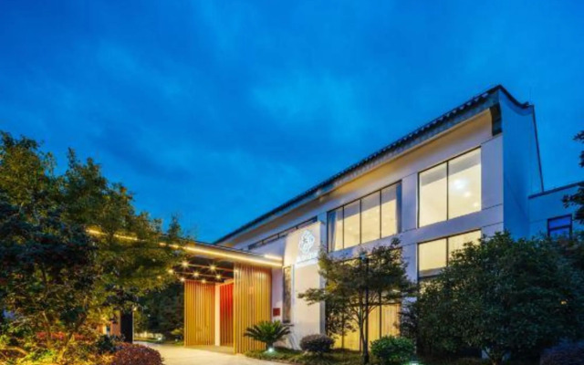 Suzhou Seclusive Tianpingshan Cultural Resort Hotel