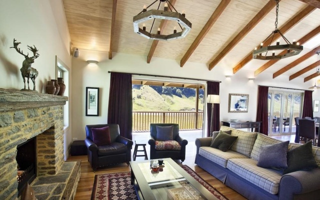 Minaret Station Alpine Lodge – Guest Rooms – Wanaka