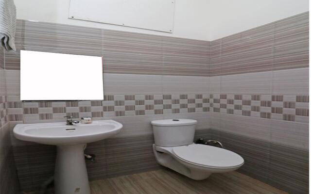 OYO 7885 Hotel Myraa