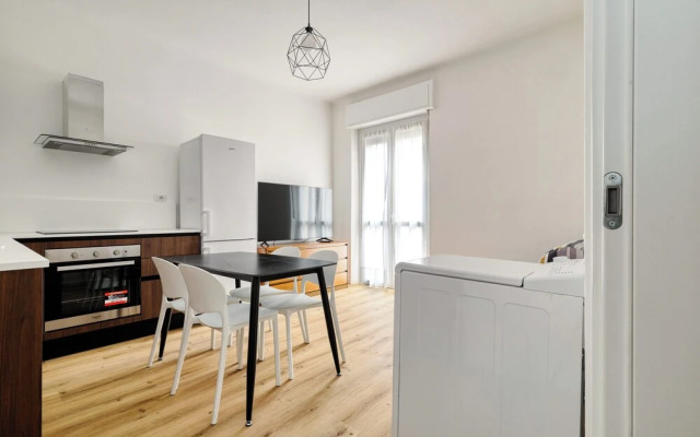 1-Bed apartment with balcony near subway