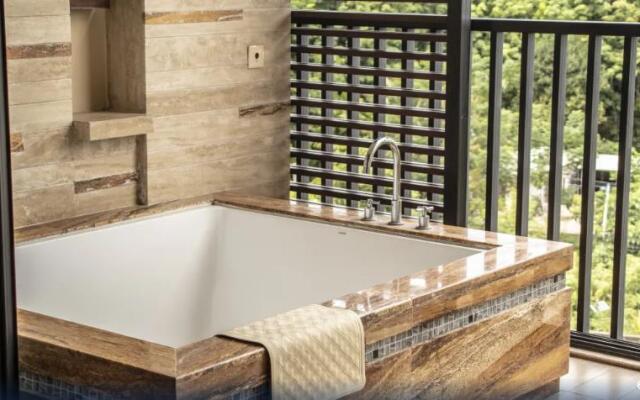 Days Hotel Hainan Baoting