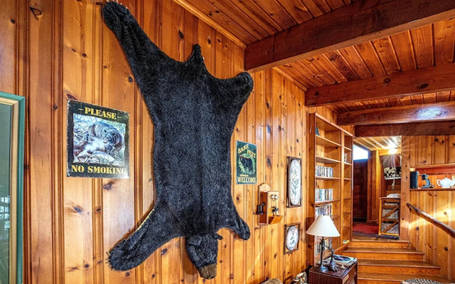 Bear Creek Lodge and Cabins in Helen Ga - Pet Friendly, River on Property, Walking Distance to downtown Helen