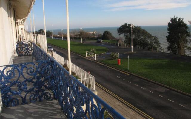 OYO The Southcliff Hotel
