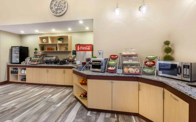 Hawthorn Suites by Wyndham Detroit Southfield