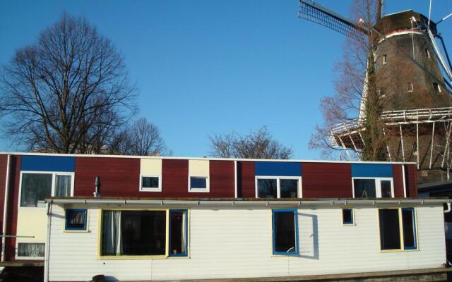 Houseboat under the Mill