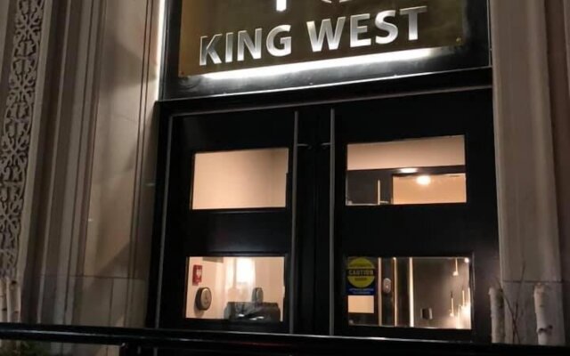48 King West