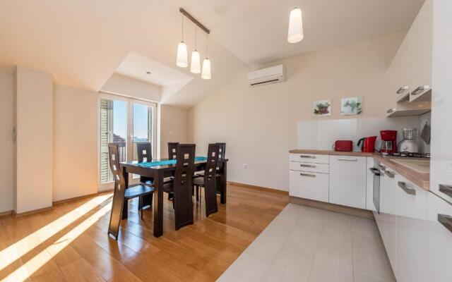 Holiday home near the beach Marijanka