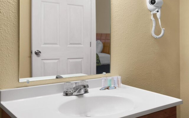 Travelodge by Wyndham Clovis