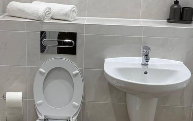 Inviting 2-bed Apartment in Grays