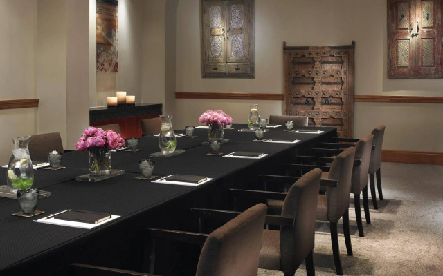 Juniper Hotel Cupertino, Curio Collection by Hilton