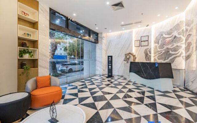 Rezen Longuu Hotel (Shekou Huaguoshan Subway Station)