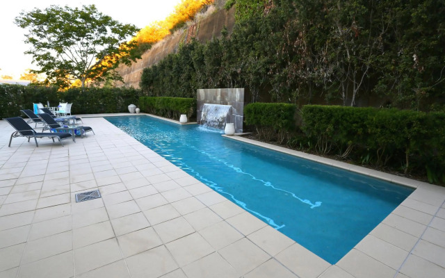 Springfield Lakes Boutique Hotel