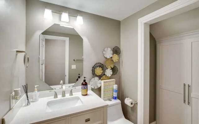 Family-friendly Fullerton Unit w/ Private Pool!
