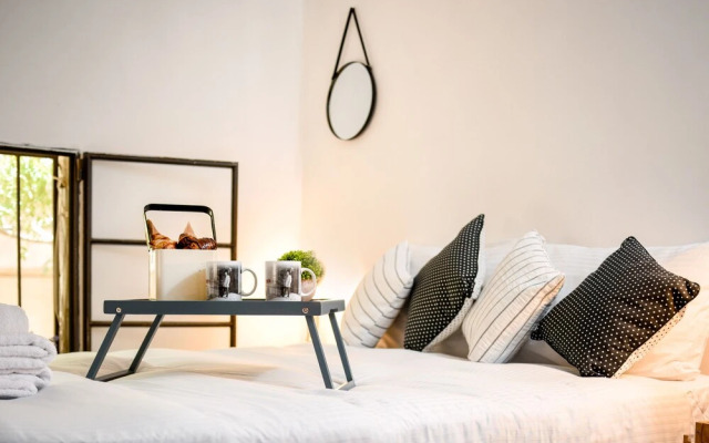 Modern-Rustic Haven in the City by Sea N Rent