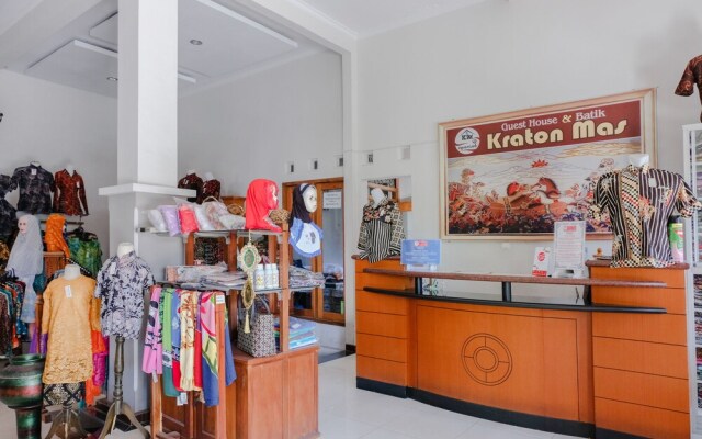 OYO 1306 Kraton Mas Family Residence