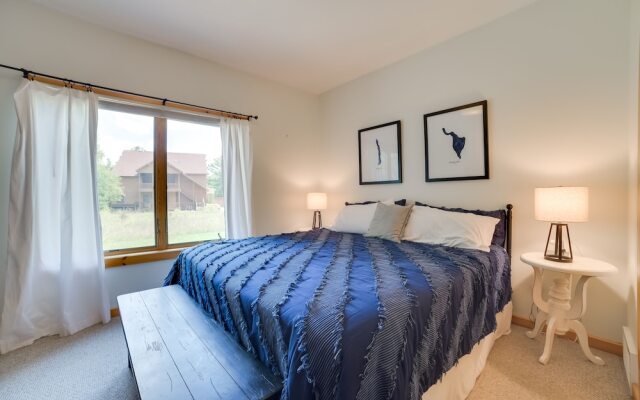 Modern Bellaire Condo: Pool Access, Near Skiing!