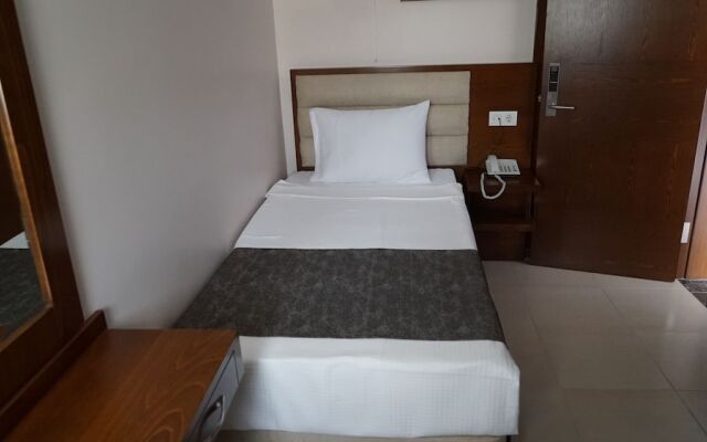 Sami Akar SARAY OTEL