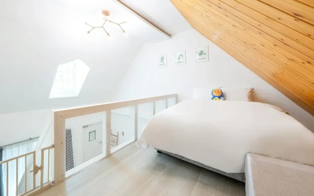 Gapyeong Daengdaengi Dog Pension Silver