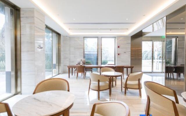 Ji Hotel (Shanghai Beixinjing Metro Station)