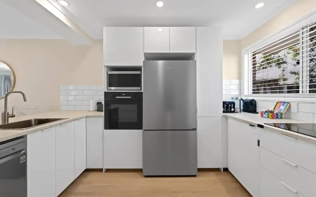 Family Friendly 2 Bed Flat With Balcony