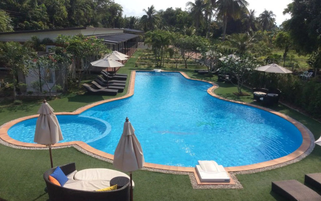 Check In & Chill Out Laem Sok Pier