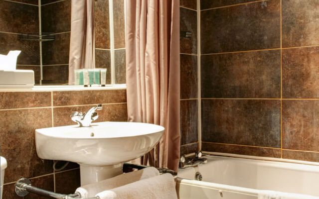 Clayton Lodge Hotel