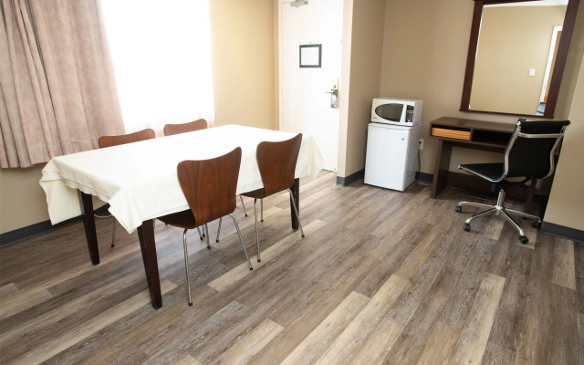 Super 8 by Wyndham Mississauga