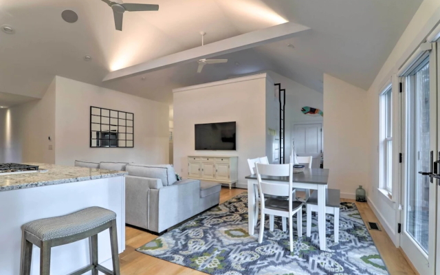 Cape Cod Cottage w/ Fire Pit - Walk to Beach!