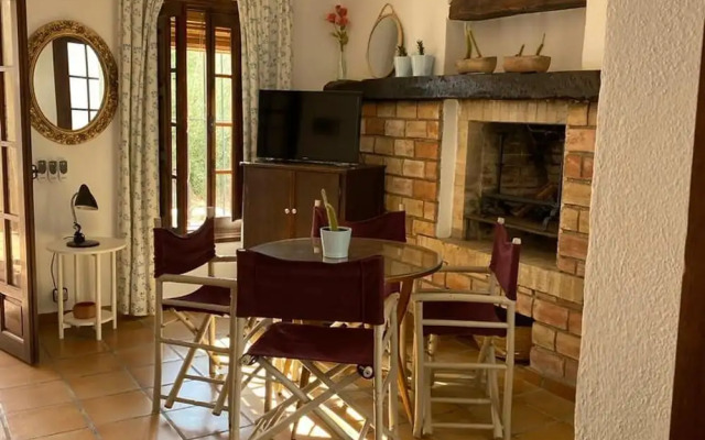 Spacious Holiday Home With Private Garden