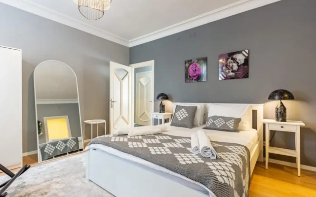 Spacious Apartment on Bagdat Street Kadikoy