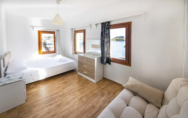 Seaside House With Refreshing View in Gumusluk