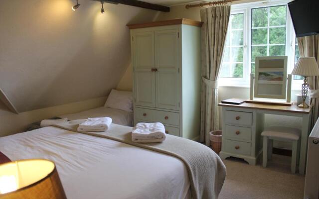 Three Horseshoes Country Inn