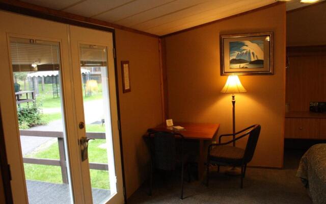 Sunwapta Falls Rocky Mountain Lodge