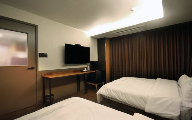 Adena Hotel