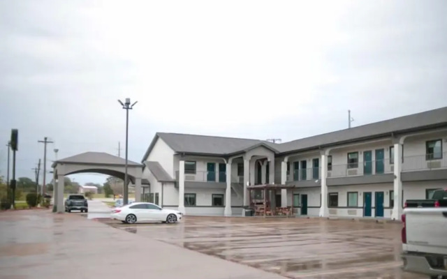 Days Inn & Suites by Wyndham Gonzales TX