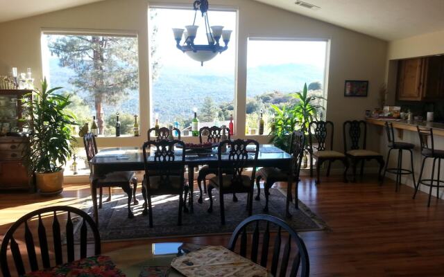 Yosemite Sierra View Bed & Breakfast
