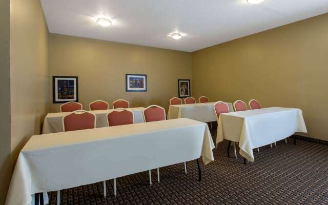 Ramada by Wyndham Glendale Heights/Lombard