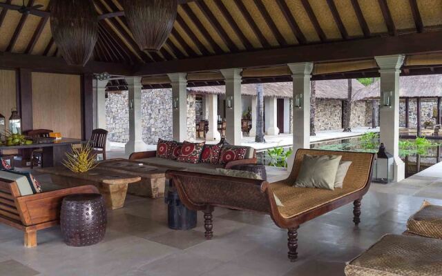Sira Beach House