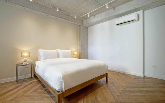 w Stylish 2BR in Plaza Herrera
