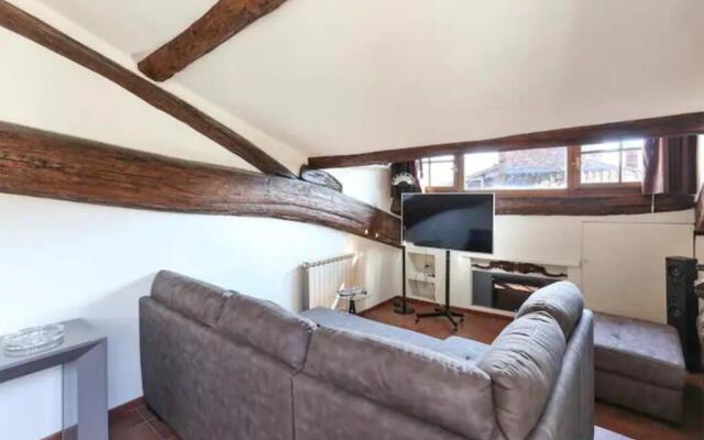 Massimiliano apartment in center with AC