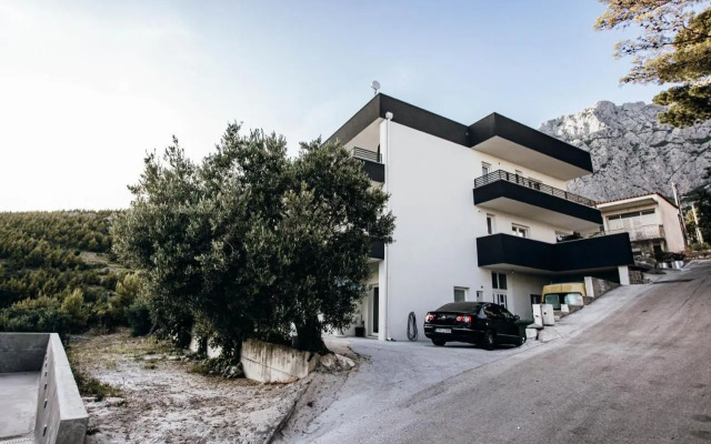 Sunshine House Makarska with Free Beach Parking