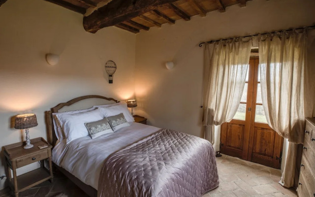 Umbrian Villa Retreat in Pietralunga With a Pool